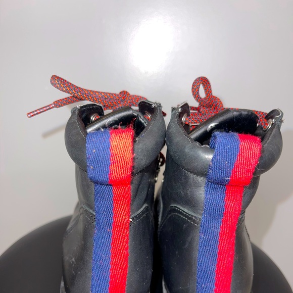 Steve Madden black size 9 women boots. Worn a few times w/ few scratches on them - Picture 3 of 4